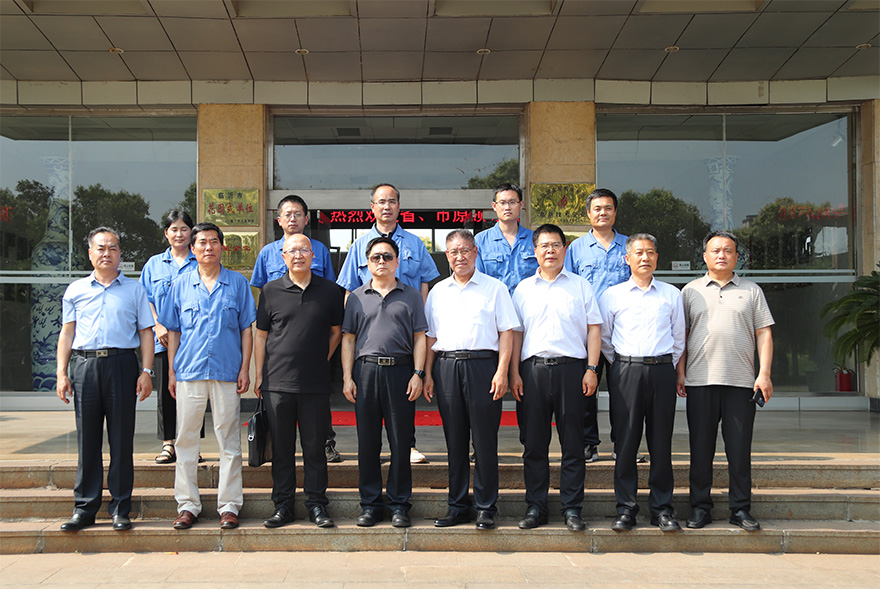  省市原領(lǐng)導(dǎo)陪同匈牙利考察團訪問金星機床 共謀發(fā)展新篇章